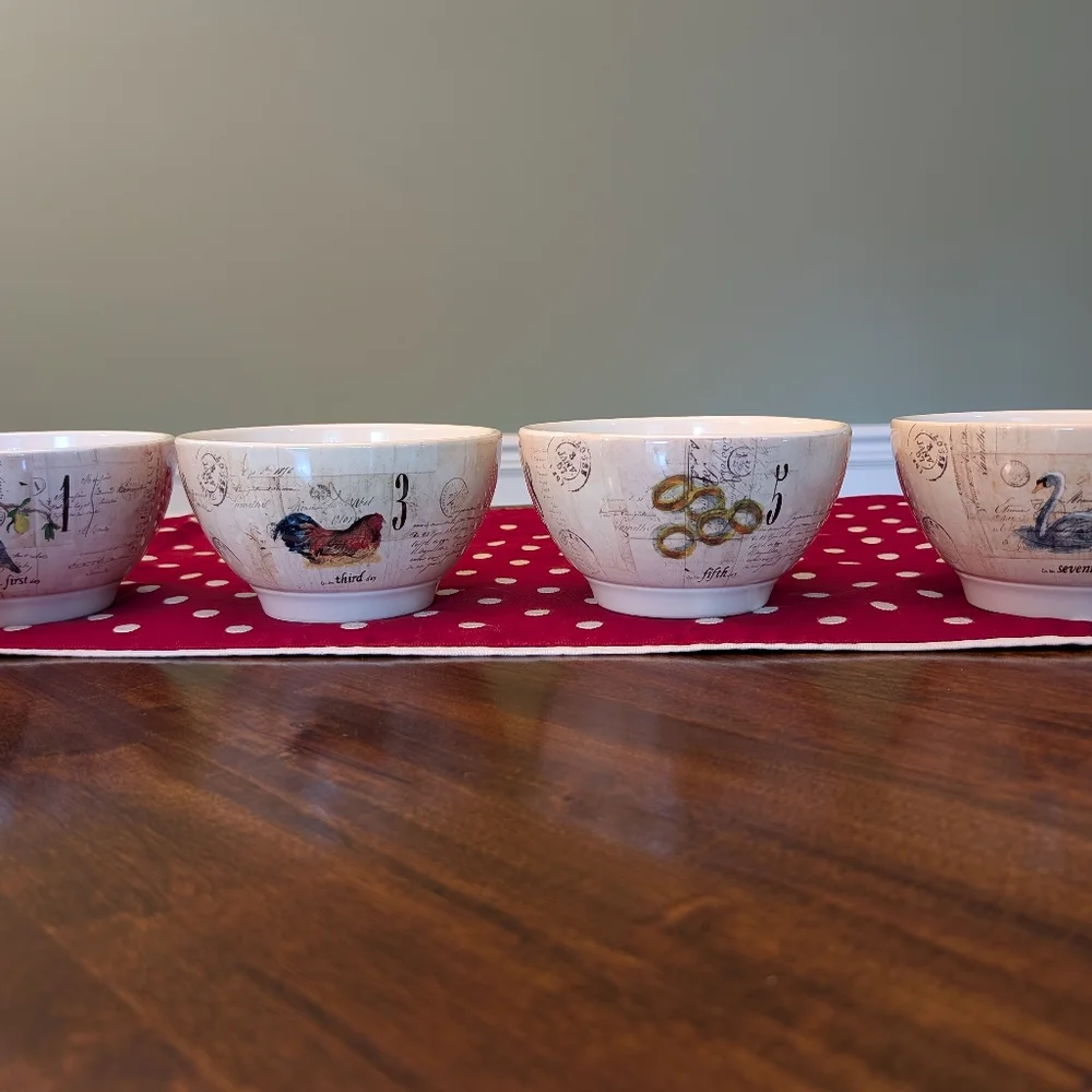 Williams-Sonoma 12 Days of Christmas Bowls. New. Full Set of 6 Bowls.